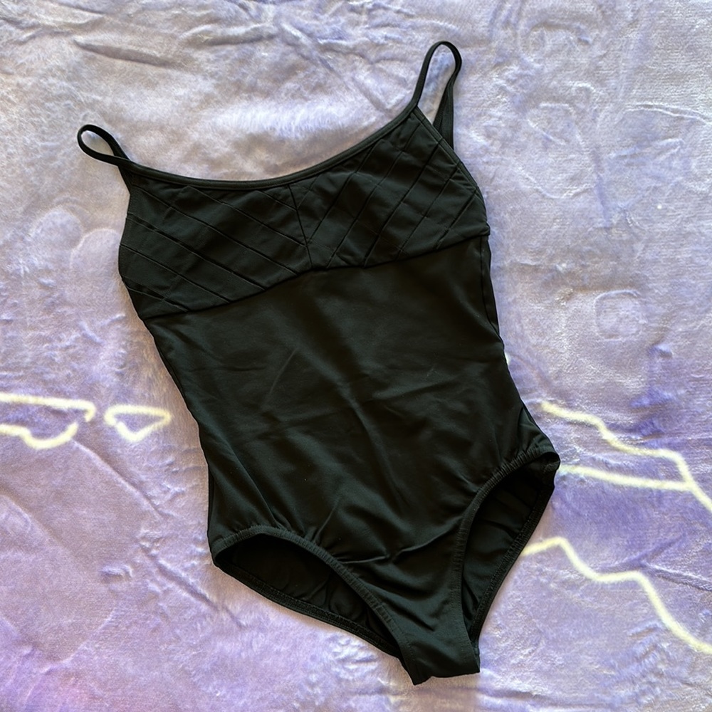 Low-backed black leotard with bust detailing 🎀 ballerinacore & balletcore 🎀